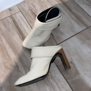 Vintage genuine leather cream color high heel